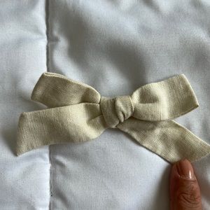 Wunderkinco little girls hair bow